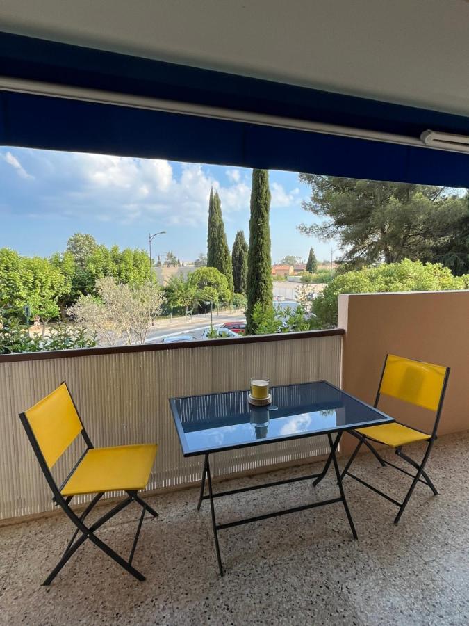 T2 Avec Terrasse & Parking A 5 Min Du Centre, 10 Min Des Plages Hyères Esterno foto