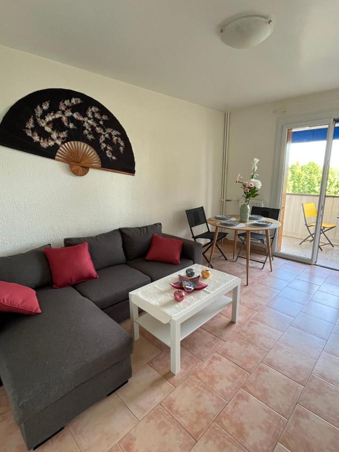 T2 Avec Terrasse & Parking A 5 Min Du Centre, 10 Min Des Plages Hyères Esterno foto