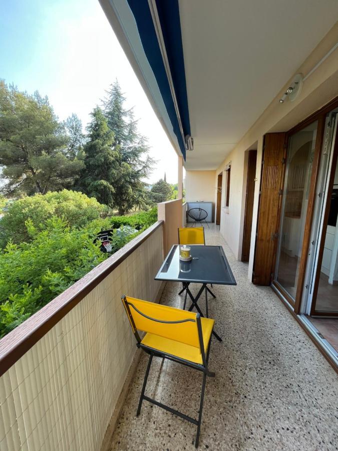 T2 Avec Terrasse & Parking A 5 Min Du Centre, 10 Min Des Plages Hyères Esterno foto
